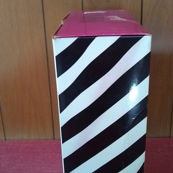 NIB Bill Blass Barbie 1996 Limited Edition - Picture 2 of 8